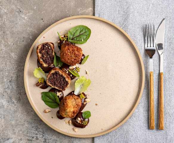 Krokiety z kaszanki z sosem śliwkowym