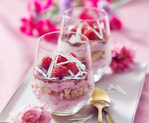 Himbeer-Tiramisu mit weißer Schokolade Himbeer-Tiramisu mit weißer Schokolade
