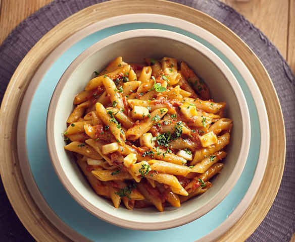 Penne alle erbe aromatiche e pomodori secchi