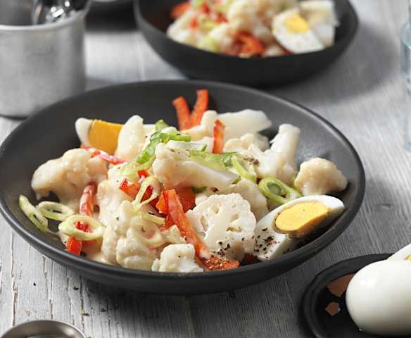 Karfiol-Ei-Salat mit Senfdressing