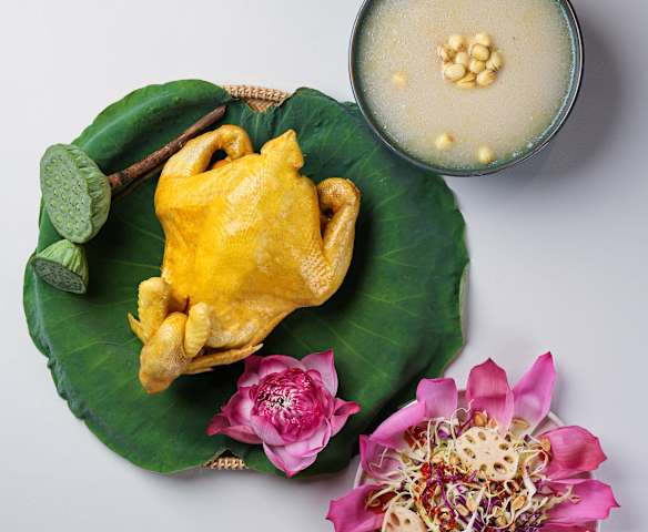 Gà Hấp và Cháo Hạt Sen