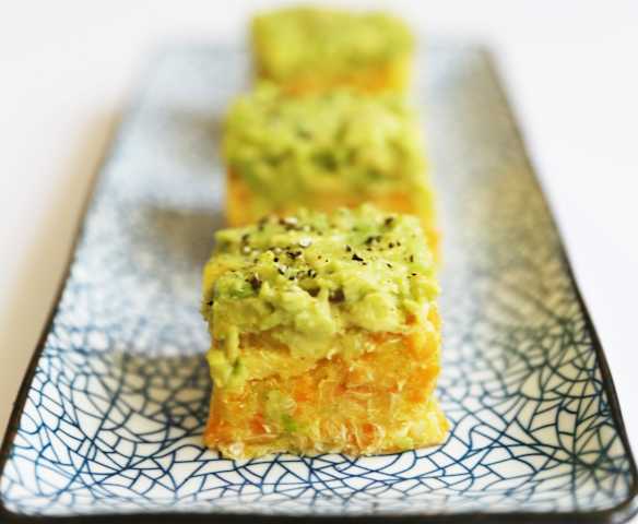 三文鱼牛油果饭团