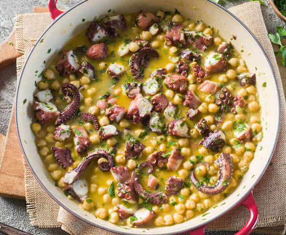 Garbanzos en salsa verde con pulpo Garbanzos en salsa verde con pulpo