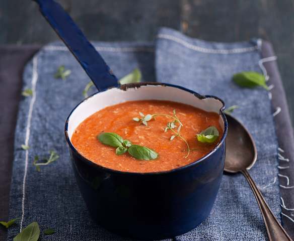 Zupa pomidorowa z ryżem i kurczakiem