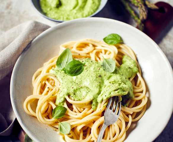 Grünes Spargelpesto