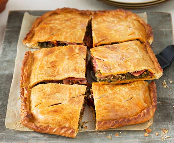 Empanada de lacón con grelos