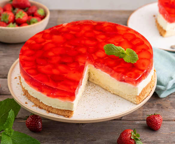 Ciasto z truskawkami, kremem budyniowym i galaretką (TM5)