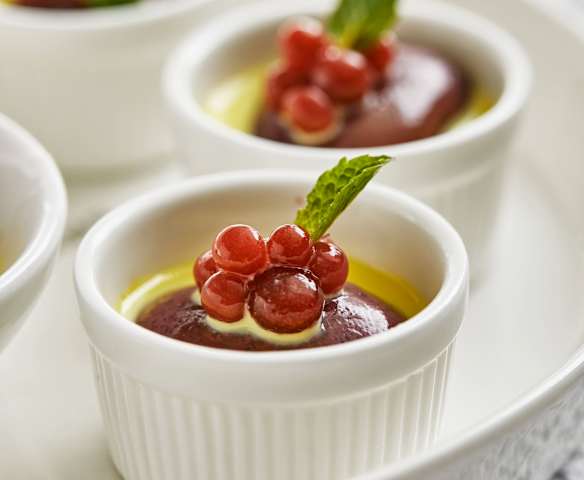 紫薯汤圆配芒果奶酱