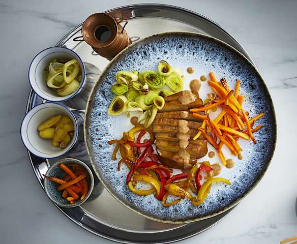 Seitan speziato con verdure insaporite