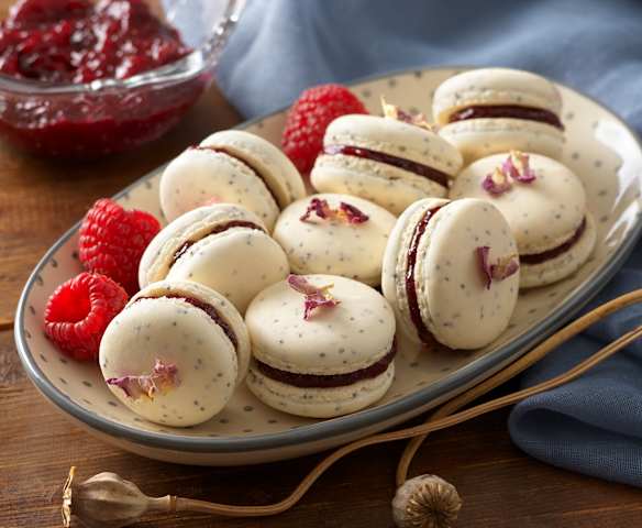 Mohn-Macarons mit Himbeer-Füllung