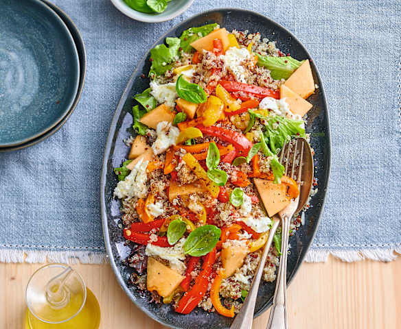 Salade de quinoa aux poivrons, mozzarella et melon