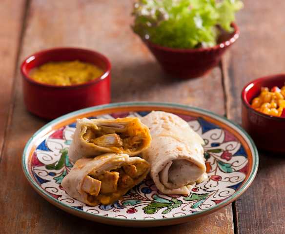 Tortille z kurczakiem i sosem curry