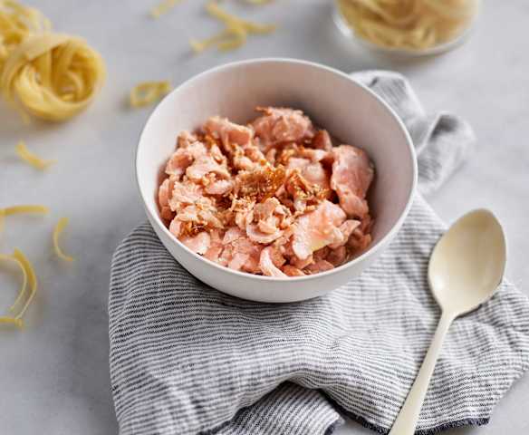 Lachswürfel anbraten