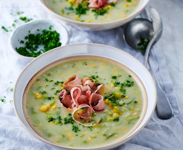 Porree-Mais-Suppe mit Schinken