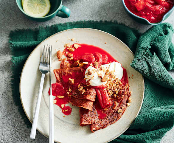 Cacao and buckwheat crêpes, orange and rhubarb (Diabetes)