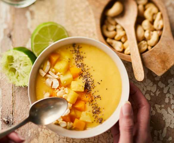 Smoothie bowl mangue, citron vert et ananas