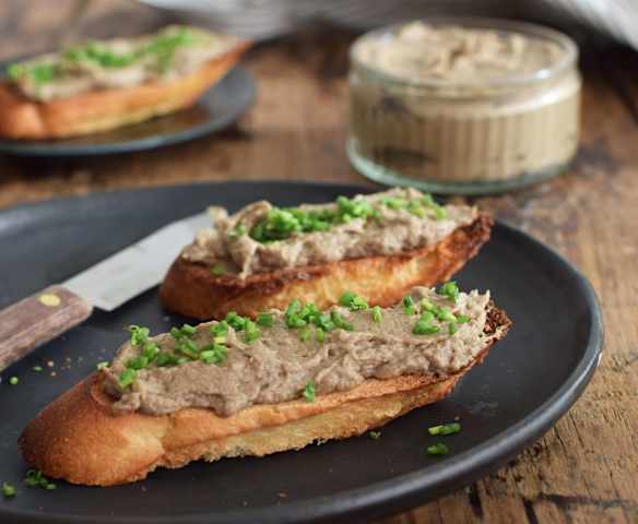 Brusqueta de paté de hongos con trufa