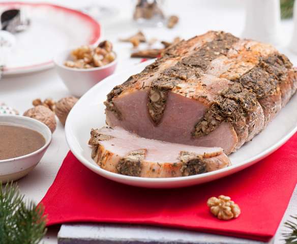 Pieczony schab z orzechami i pudrem z grzybów