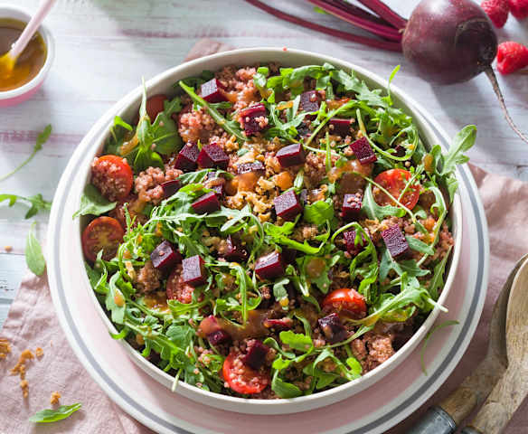 Ensalada de quinoa con remolacha y vinagreta de frambuesas Ensalada de quinoa con remolacha y vinagreta de frambuesas