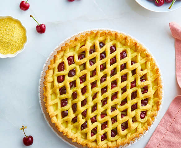 Crostata con crema pasticcera e ciliegie (senza glutine)