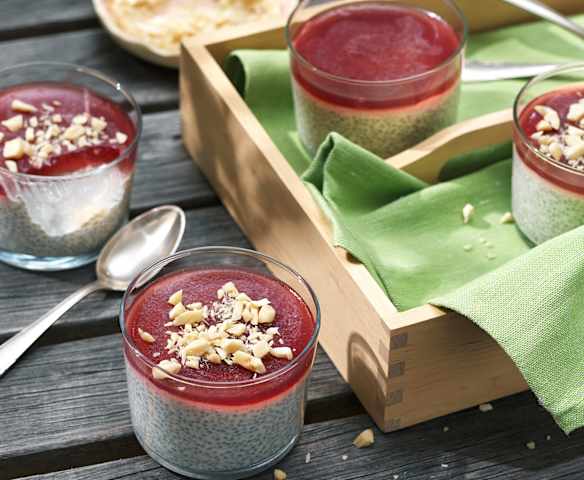 Mandel-Chia-Pudding mit Cranberryspiegel (vegan)