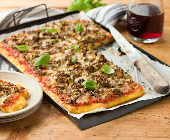 Polenta Pizza mit RUPP Rauchkäse Chili Paprika