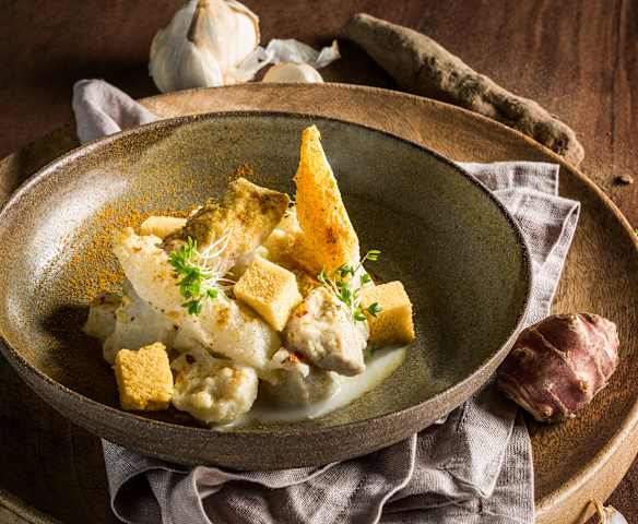Weißes Schwarzwurzel-Curry mit Hendl und Maisbrot