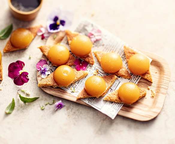 Pommes sur sablés à la réglisse