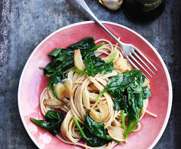 Spaghetti complets aux épinards et à l'ail