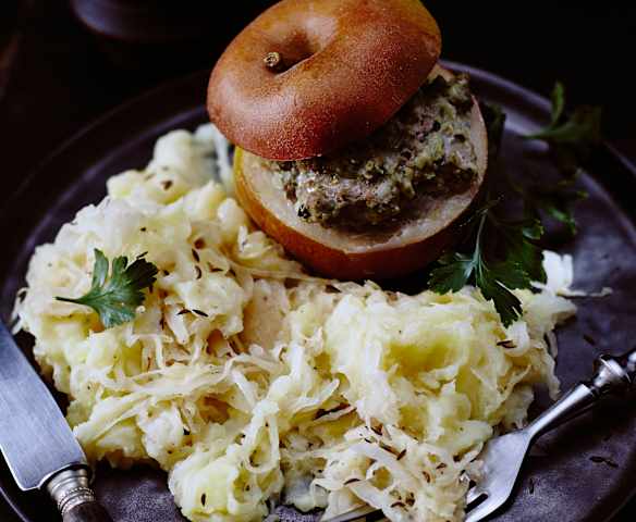 Gefüllte Äpfel mit Hackfleisch und Kartoffel-Sauerkraut-Stampf