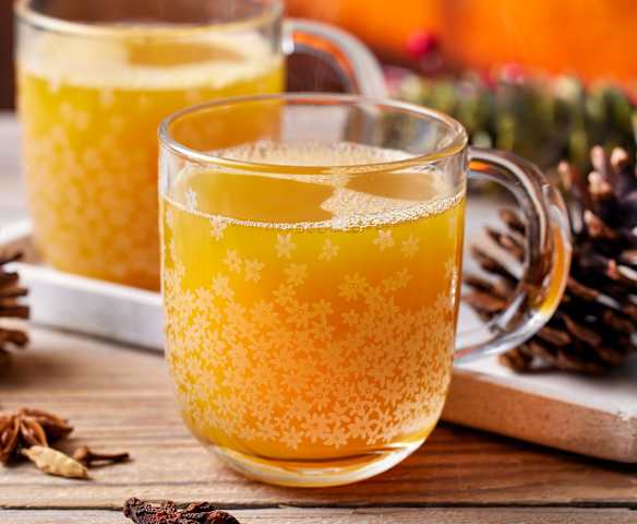 Mandarinen-Apfel-Punsch mit Honig Mandarinen-Apfel-Punsch mit Honig