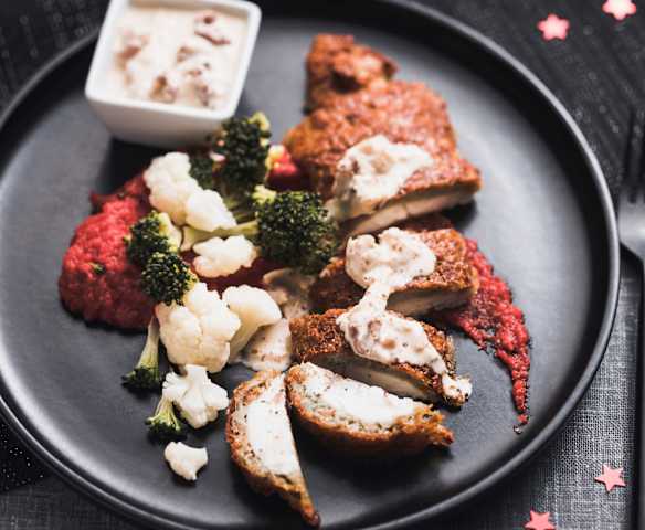 Bar en croute roquefort avec brocolis, chou-fleur et purée carotte-betterave