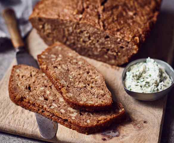 Weizen-Roggen-Brot aus dem Römertopf Weizen-Roggen-Brot aus dem Römertopf