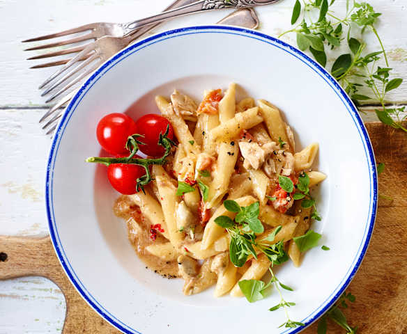 Penne mit Makrele und Cherry-Tomaten