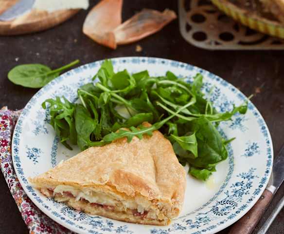 Tourte à la tomme de brebis et au jambon cru