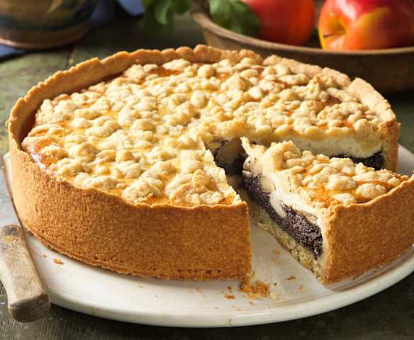 Topfen-Mohn-Torte mit Äpfeln