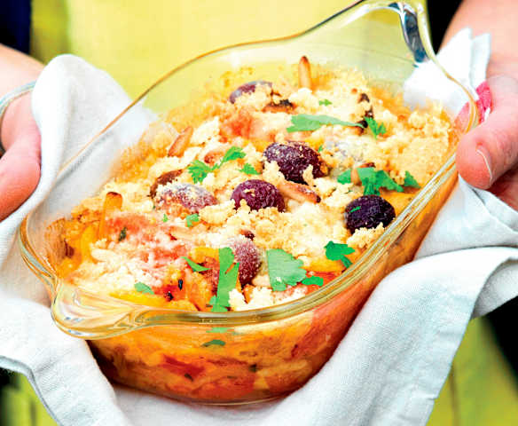 Crumble de tomates, poivrons et olives