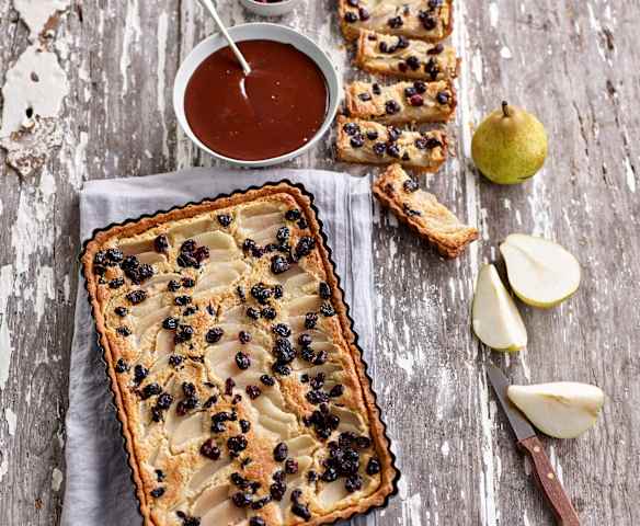 Tarte de pera e arandos com creme de amêndoa