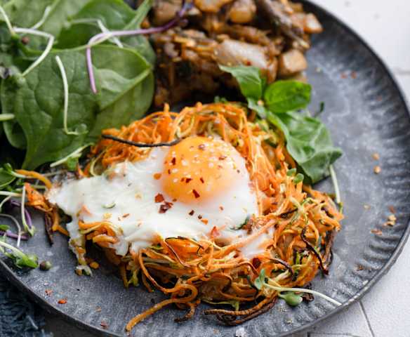 Spiralized veggie nests with baked eggs & harissa mushrooms (Thermomix® Spiralizer, TM6)