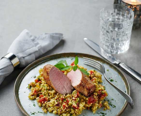 Schweinefilet auf Zucchini-Bulgur-Salat