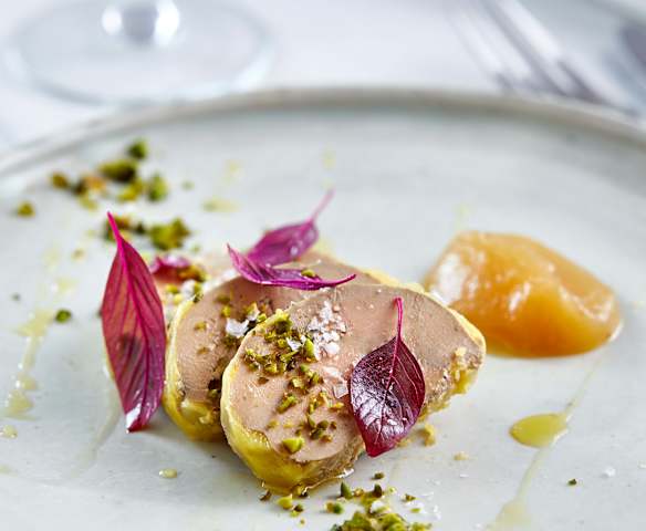 鹅肝配玉桂苹果酱