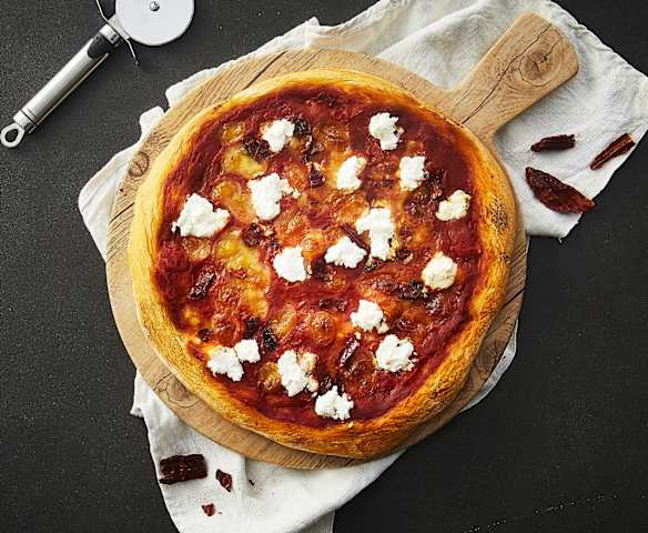 Pizza al caprino e peperone crusco