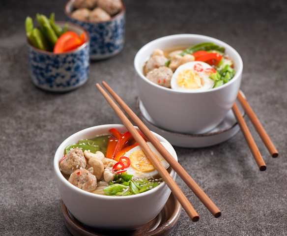 Ramen z klopsikami z indyka