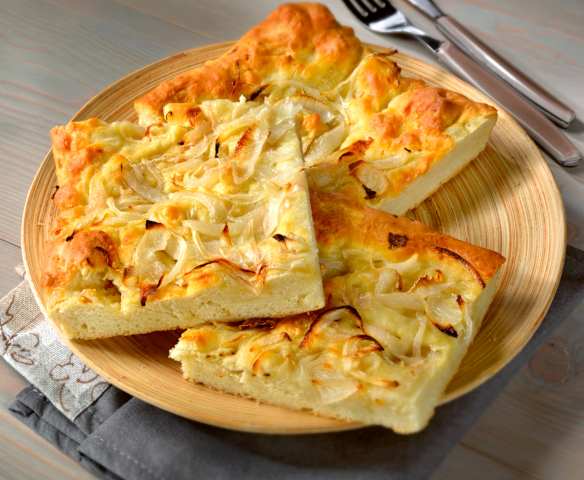 Focaccia mit Zwiebeln Focaccia mit Zwiebeln