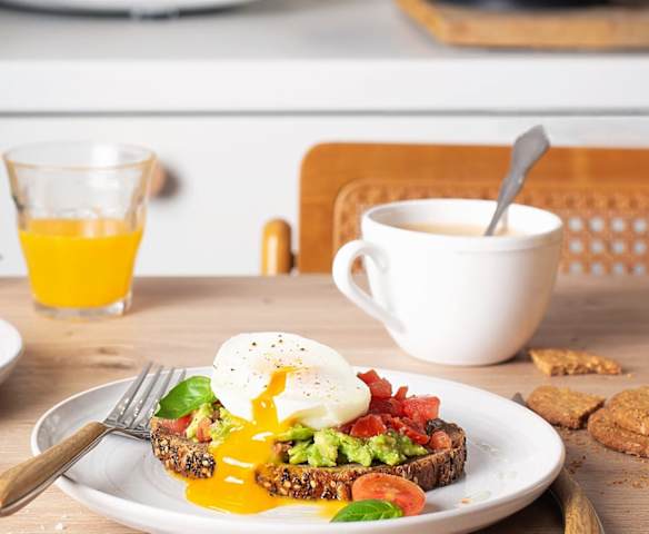 Avocado toast con uovo poché