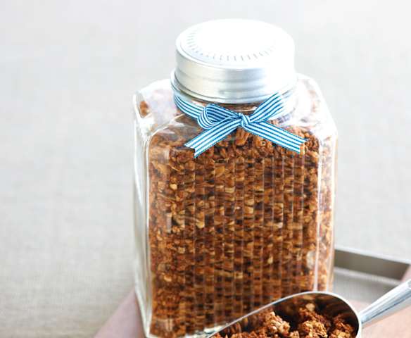 Fındık ve Badem Ezmeli Granola