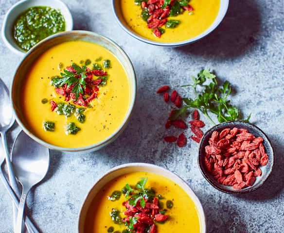 Geröstete Möhrensuppe mit Petersilienpesto