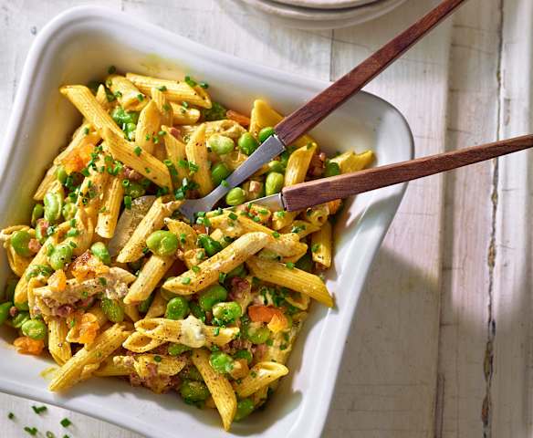 Nudelsalat mit dicken Bohnen, Speck und Aprikosen