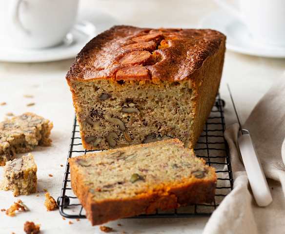 Plum cake de calabacín, chorizo y dátiles
