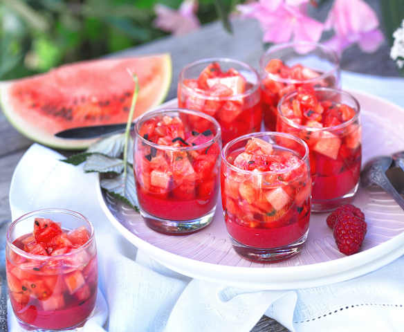 Gelatina de frambuesa con sandía y jarabe de hibisco